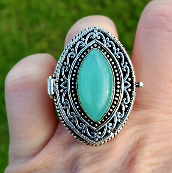 New Oversized Chalcedony 925 Silver Poison Ring. - Picture 4 of 16